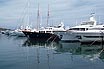 Yacht De Luxe Ancrés Dans Le Port De Cannes